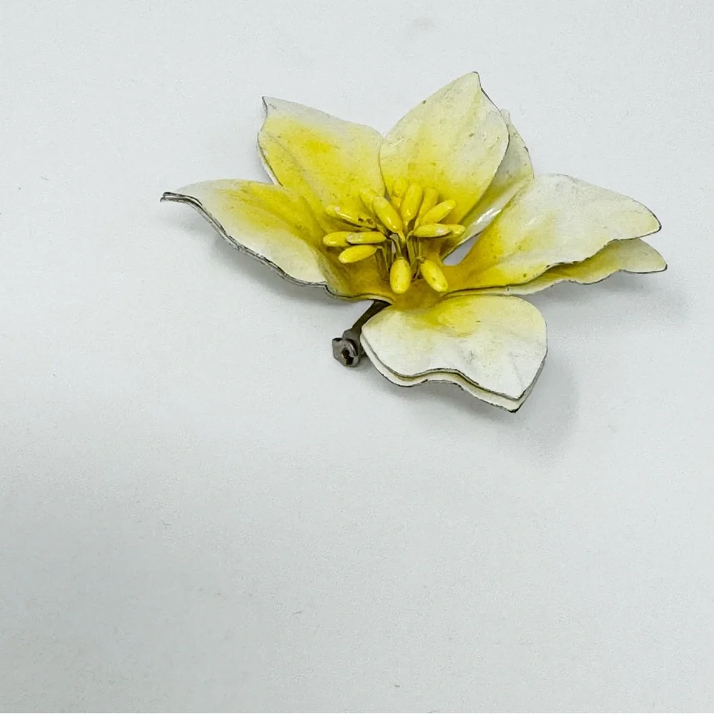Beautiful Enamel Flower Brooch Vintage
